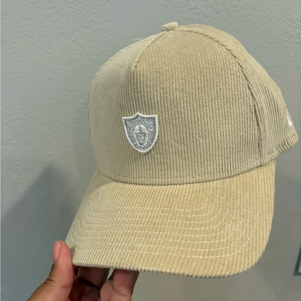 New Era Las Vegas Raiders Micro Corduroy Cream 9FORTY A-Frame SnapBack Hat OSFM - Picture 3 of 10